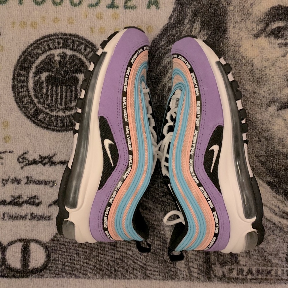 NIKE AIR MAX HAPPY FACE EDITION